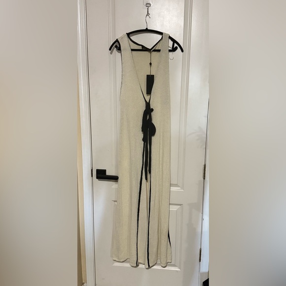 Chic Sleeveless Cream Maxi Dress with Black Accent - Picture 1 of 1